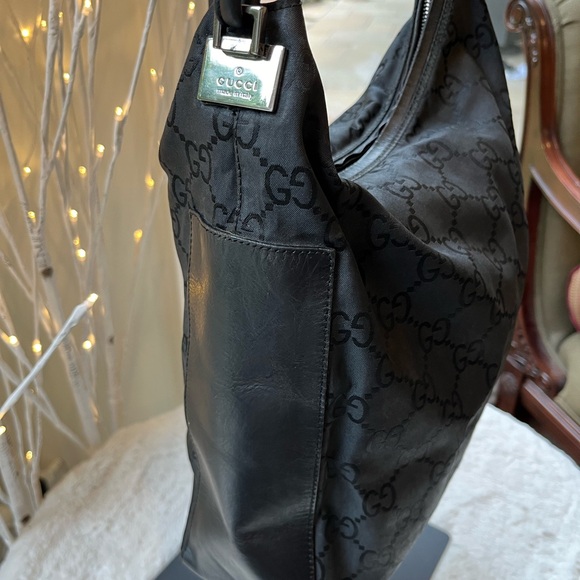 Authentic Gucci monogram vintage  shoulder bag - Picture 9 of 15